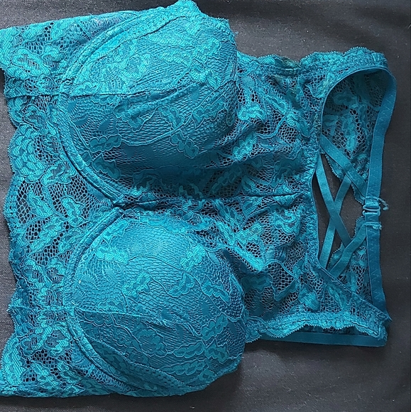 Halter bra top - Picture 1 of 9